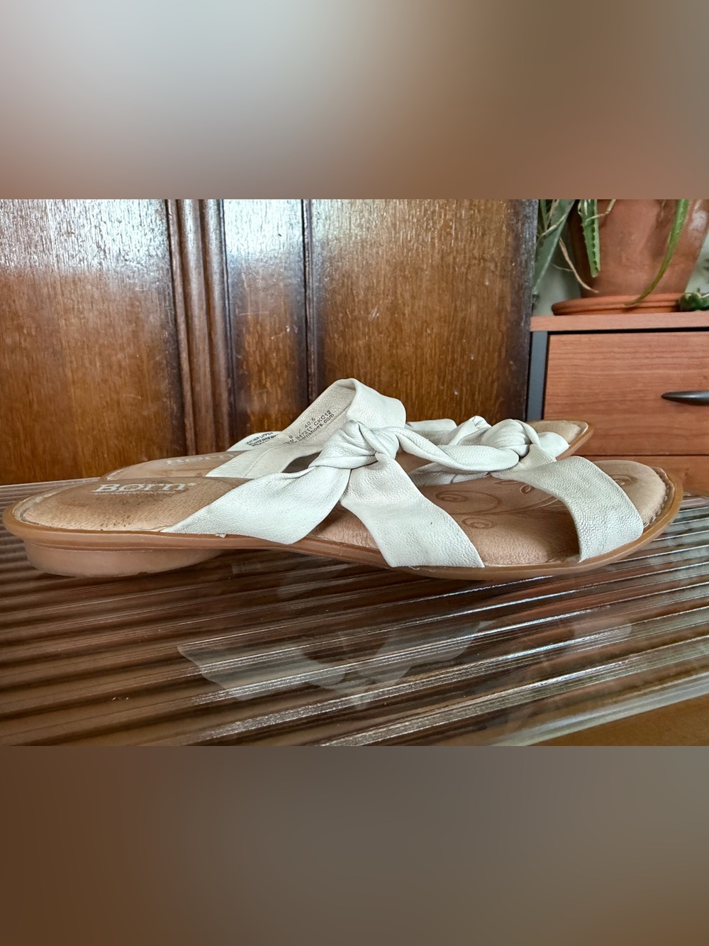 Born Women's Cream Handcrafted Leather Knotted Slide Sandals, size 9 - Picture 2 of 9